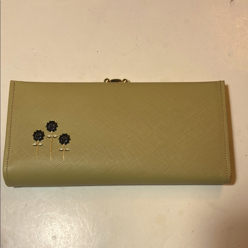 Lady BuxtonTop-grain Brushed Pale Yellow Cowhide VTG Wallet 3 Dividers Kisslock